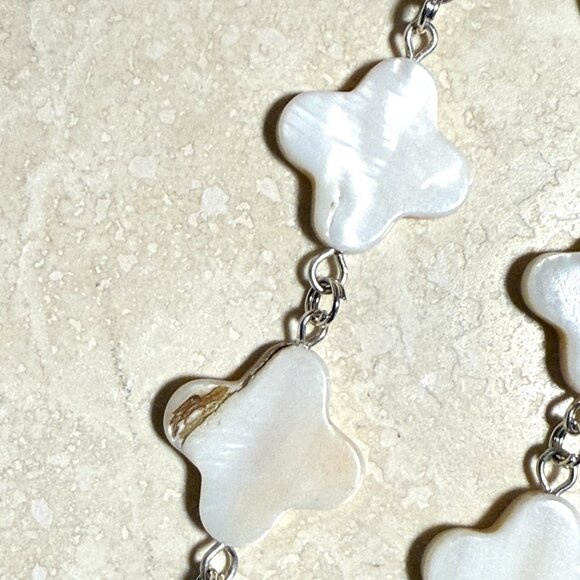 White Mother of Pearl Clover Beaded Short Necklace +Paw Print Heart Beat Pendant - Picture 10 of 13
